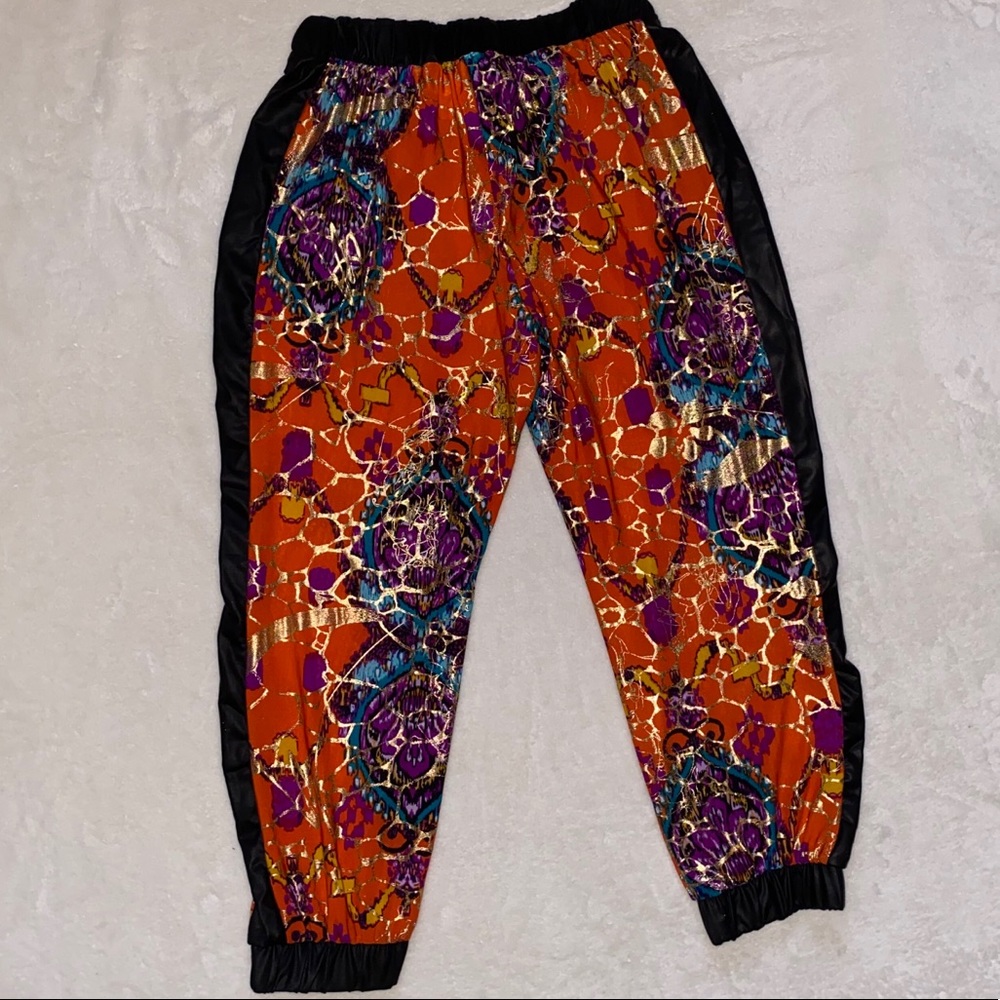 Colorful Cropped Pants - Picture 3 of 3